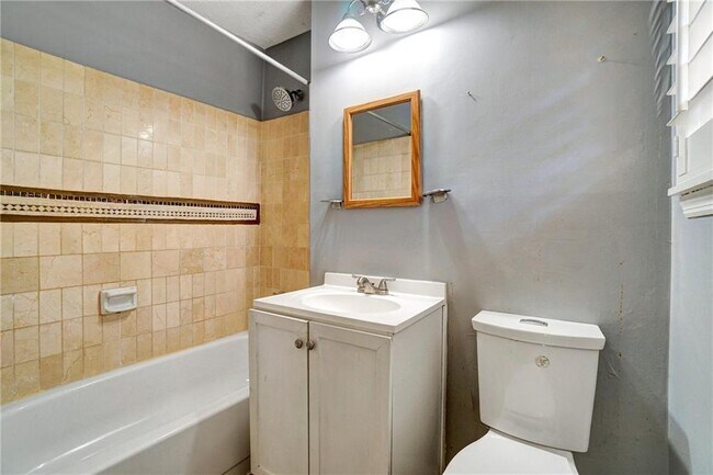 Building Photo - 648 Cativo Dr SW