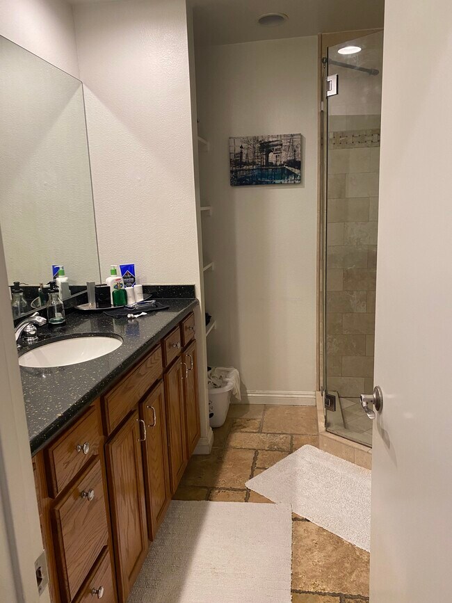 Building Photo - 500 S Oak Knoll Ave