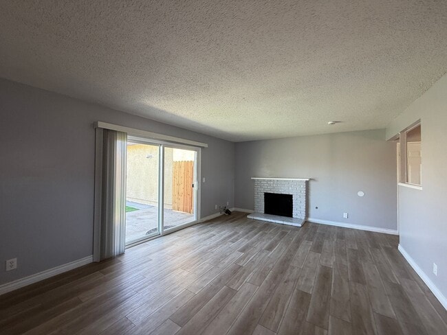 Building Photo - M12150