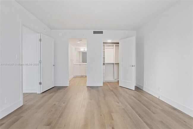 Building Photo - 555 NE 34th St