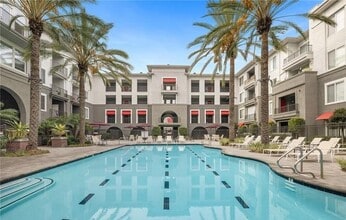 Building Photo - APARTMENT