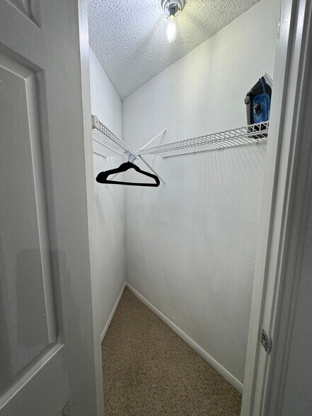 Building Photo - 2826 S Bartell Dr