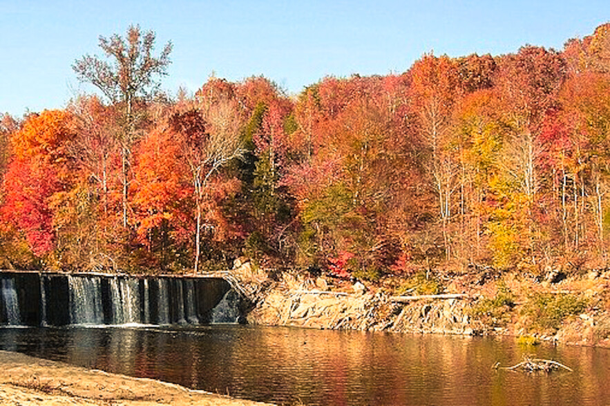 Enjoy Beautiful Whittle's Mill Historic Park - Pinewood Forest Apartments