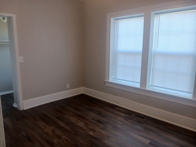 Building Photo - 3 bedroom, 2 bath with office in Frederick...