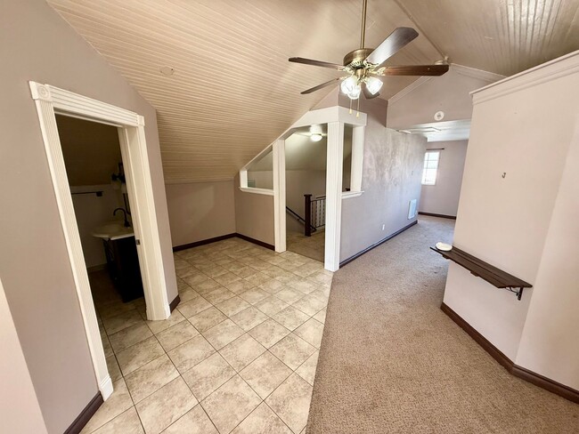 Building Photo - Keefer Studio