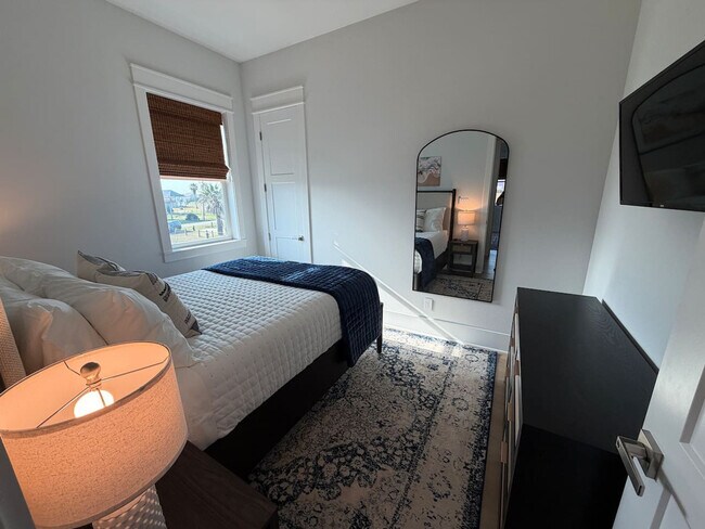 Building Photo - 867 Bowers Ln