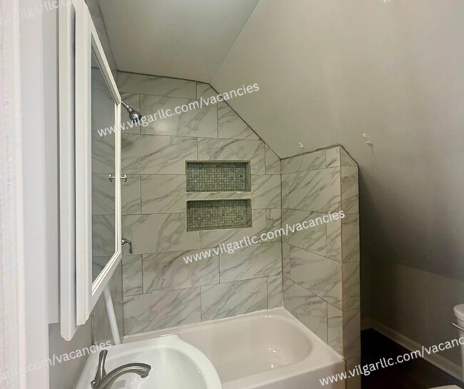 Building Photo - 4023 Deodar St