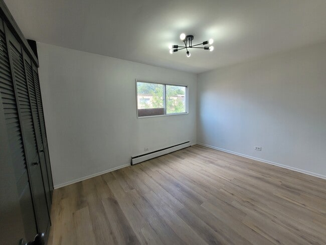 Building Photo - 2402 Algonquin Rd