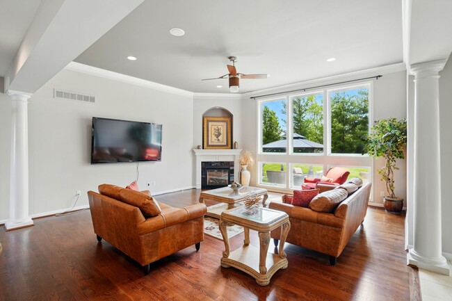 Building Photo - Five Bedroom House in Deerfield Township!