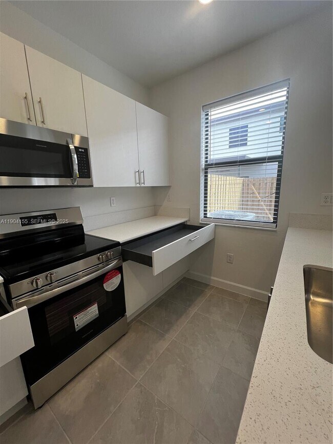 Building Photo - 23035 SW 129th Ave