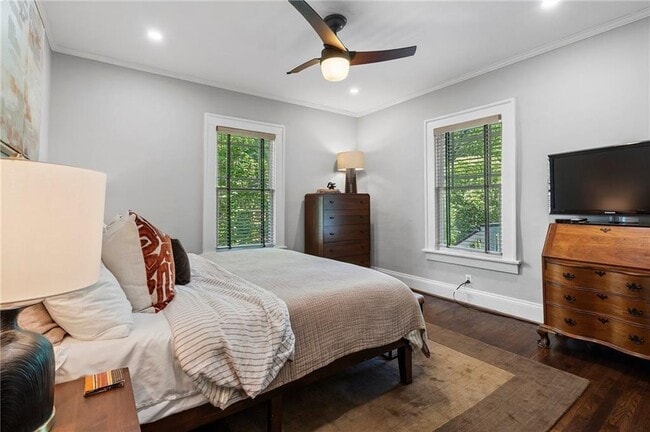 Building Photo - 663 Yorkshire Rd NE