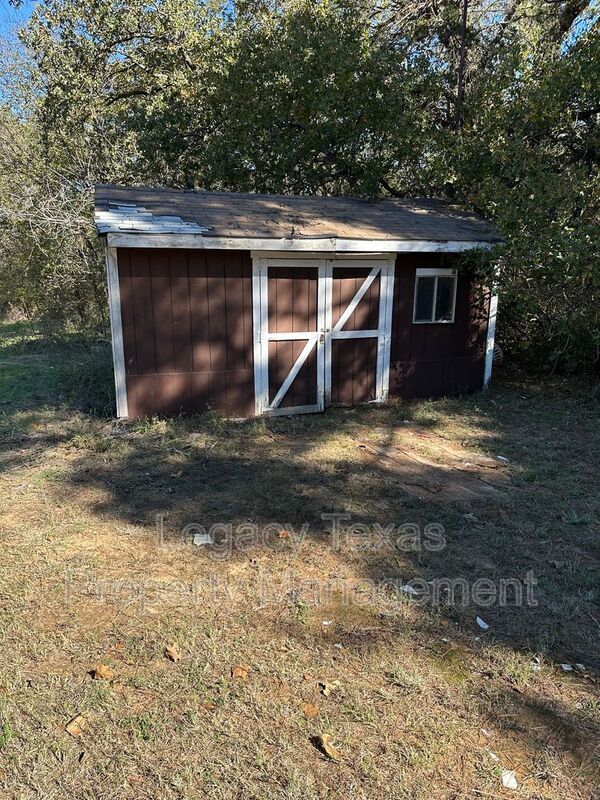 Building Photo - 8201 Dot Hudson Rd