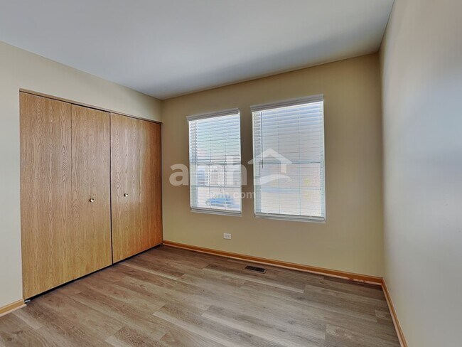 Building Photo - 39861 Waterloo Dr