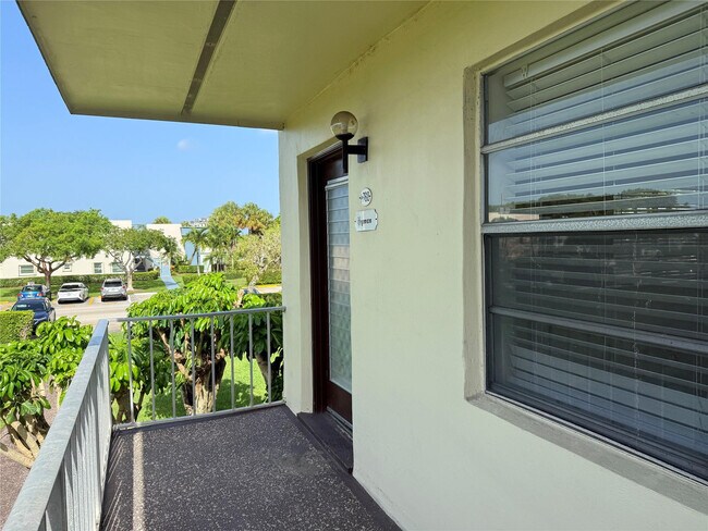 Building Photo - 768 Normandy Ln