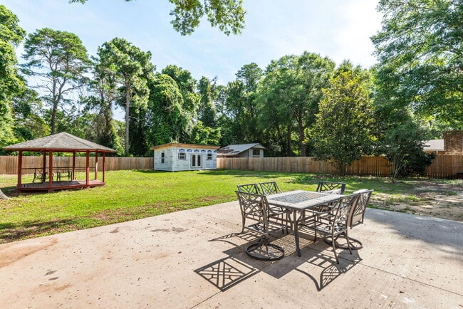 Building Photo - "Renovated 4-Bedroom in Rocky Bayou Estates!"