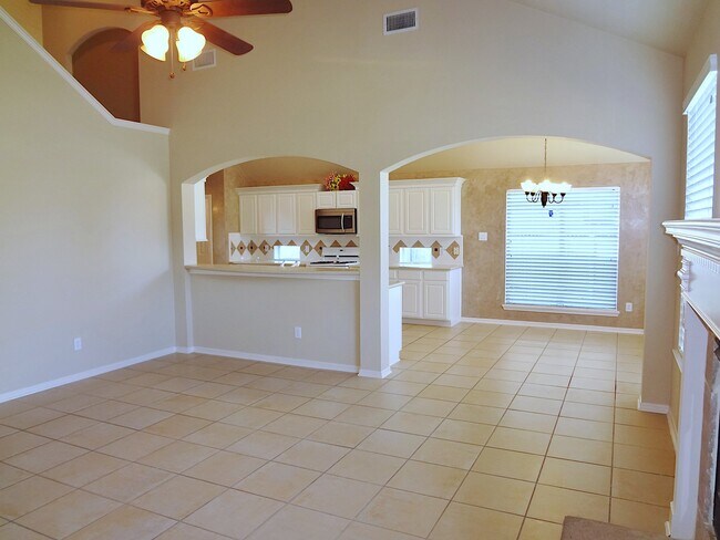 Building Photo - 3331 Double Lake Dr