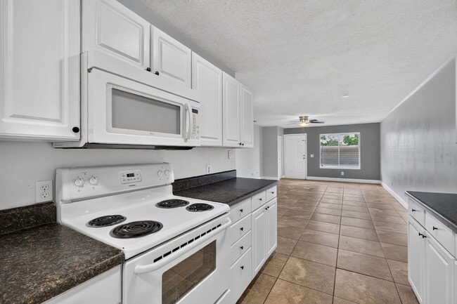 Building Photo - 12310 Tavares Ridge Ct