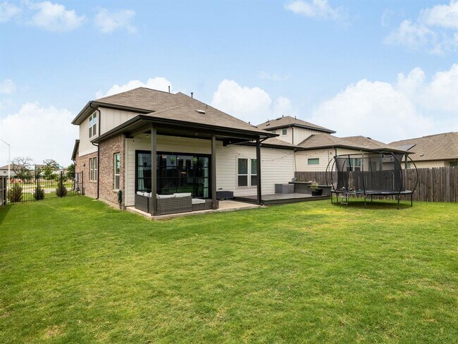 Building Photo - 453 Arrowhead Vine St