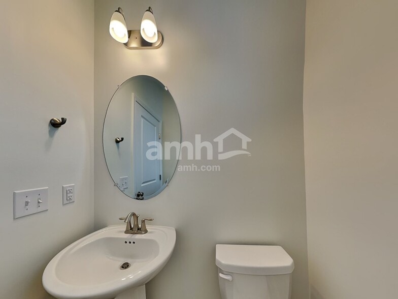 Building Photo - 5924 Hagar Vly Dr