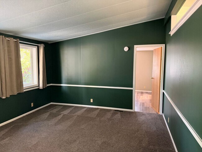 Building Photo - 3-bedroom 2 bath house in Springfield!