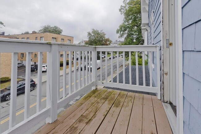 Building Photo - 78 Elm St