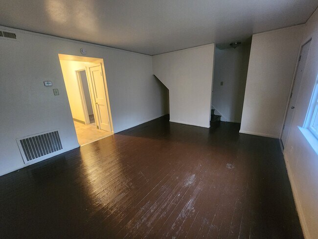 Building Photo - 1417 NW Carden Ave