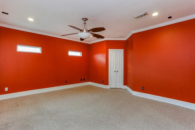 Building Photo - 306 Enid St