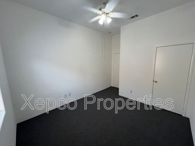 Building Photo - 53750 Avenida Alvarado