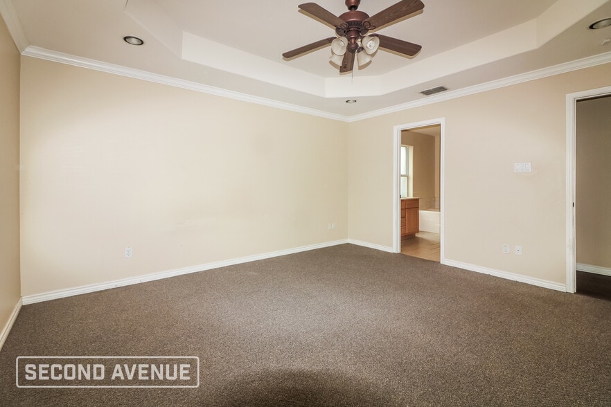 Building Photo - 2422 Luzius Dr