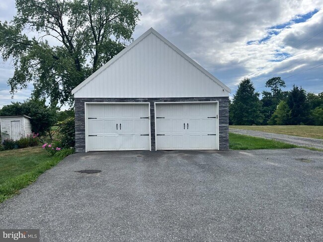 Building Photo - 3870 Coseytown Rd