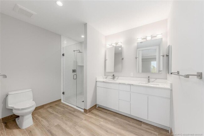 Building Photo - 41 SW Seminole St