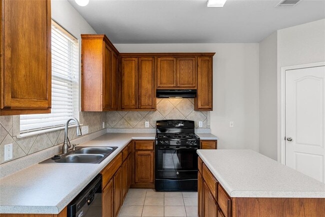 Building Photo - 124 Amberwood Ct