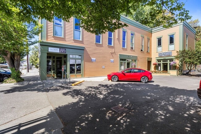 Building Photo - Charming Studio Condo For Rent Downtown Po...