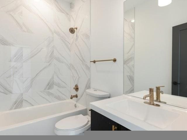 Building Photo - 3 bedroom in Chicago IL 60642