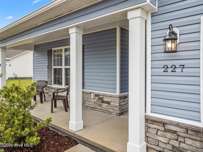 Building Photo - 227 Patriot Dr