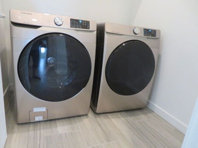 Building Photo - ****$500 off December Rent****Beautiful 5 Bedroom 3 Bath In Mystic at Lake Pleasant