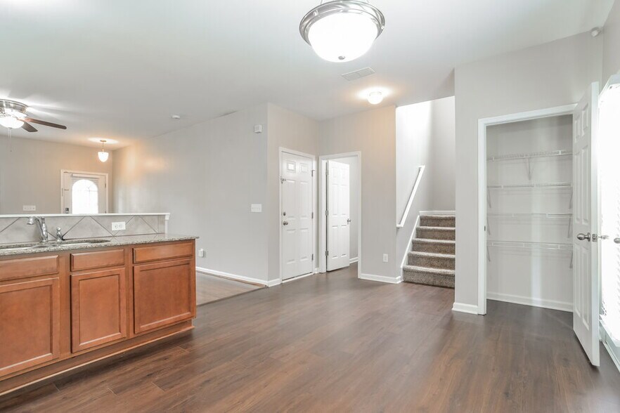 Building Photo - 1040 Joselynn Drive