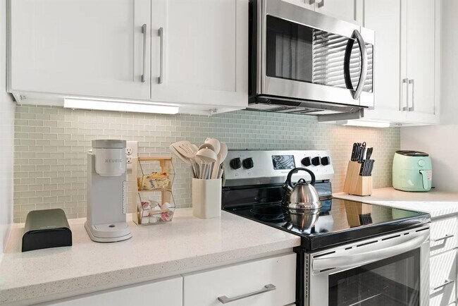 Building Photo - 8890 Founders Square Dr