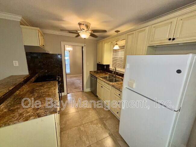 Building Photo - 2016 Cathedral Way