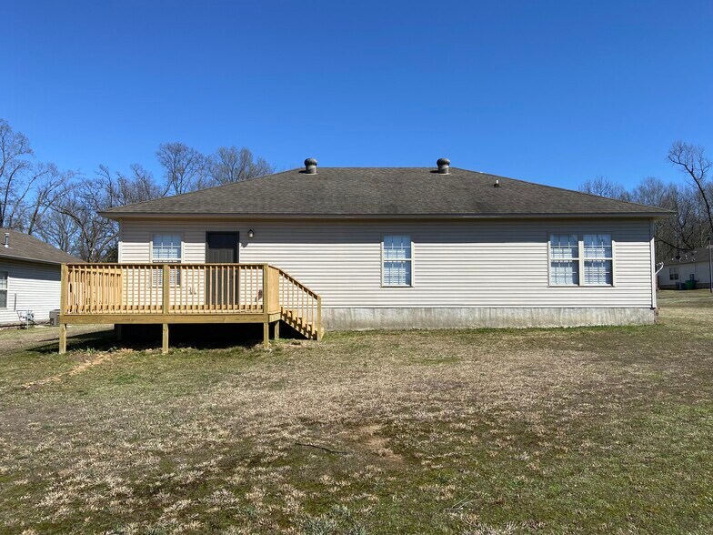 Back - 122 Peach St