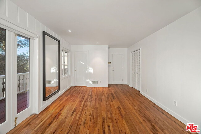 Building Photo - 339 Adelaide Dr