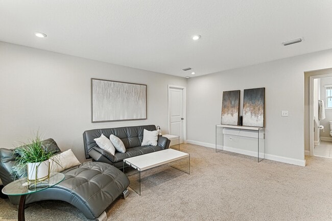 Building Photo - 105 Meadow Creek Dr