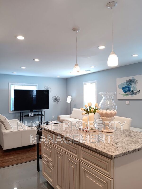 Building Photo - 1711 Candler Rd