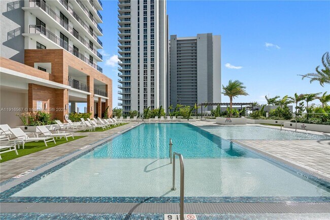 Building Photo - 16395 Biscayne Blvd