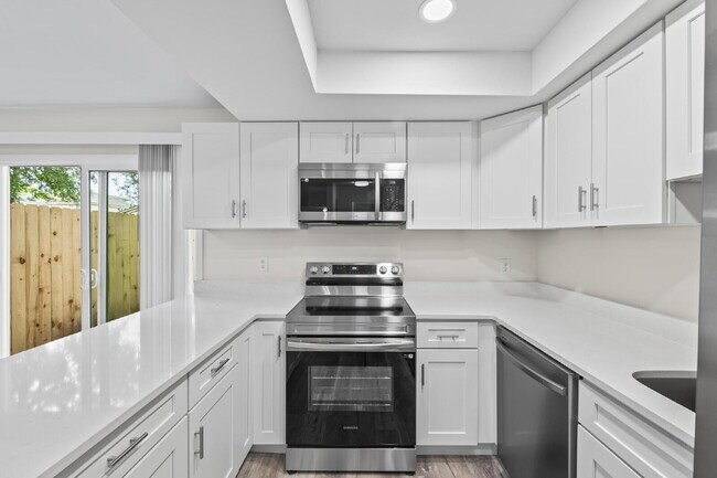 Building Photo - "Charming 2-Bedroom Townhouse Retreat with...