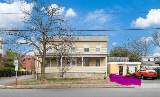 Building Photo - 158 Adams St