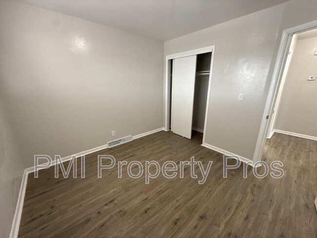 Building Photo - 7701 W Hampton Ave
