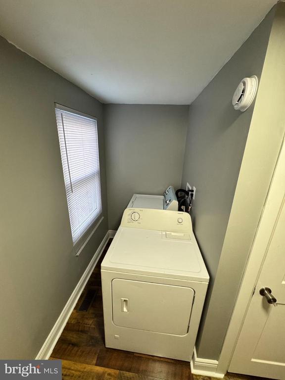 Building Photo - 1908 W Somerset St