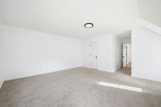 Building Photo - 1600 Old Brook Rd