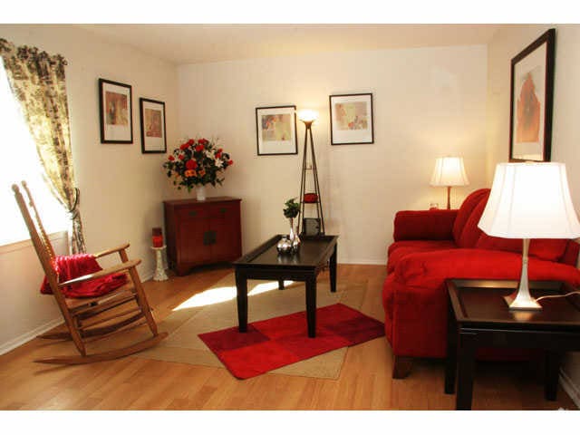 Living Room - Lions Court Apartments